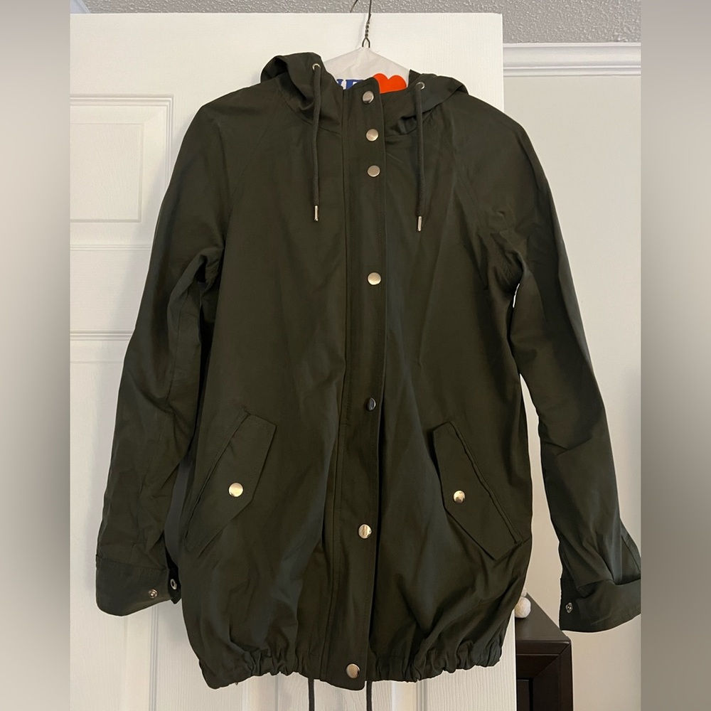Hunter green lightweight hooded jacket. Perfect condition!